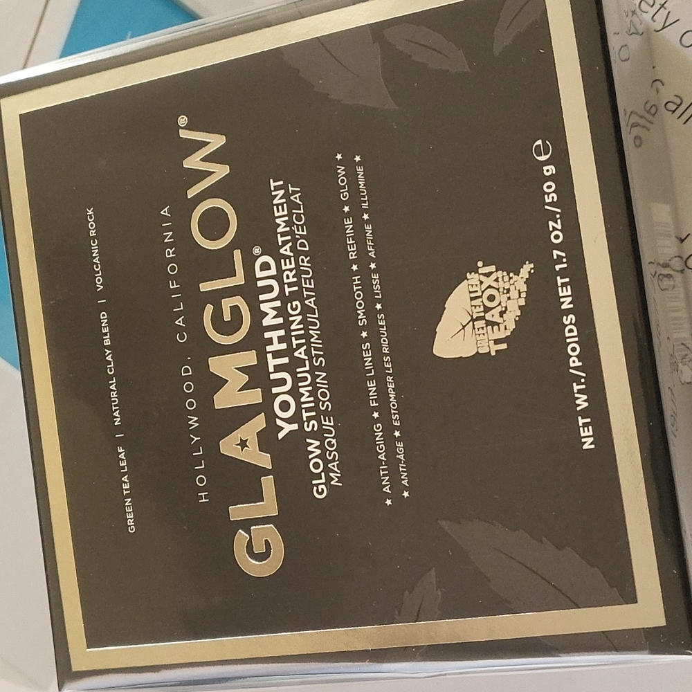 Brand New Glam Glow Youth Mud